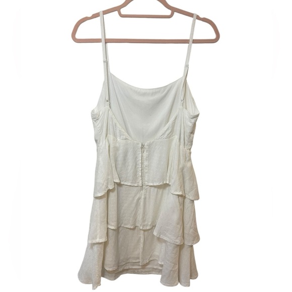 Lovers and Friends tiered mini dress eyelet white Y2K medium NWT summer - Picture 3 of 12